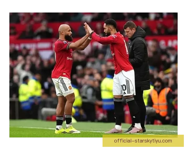 库尼亚称姆伯莫羞涩默默加练射门